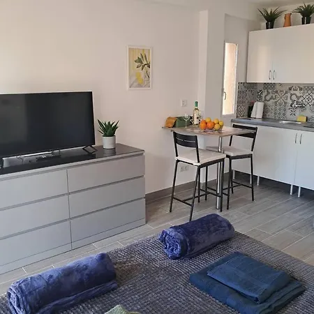 Corintolimon Luxury Apartment